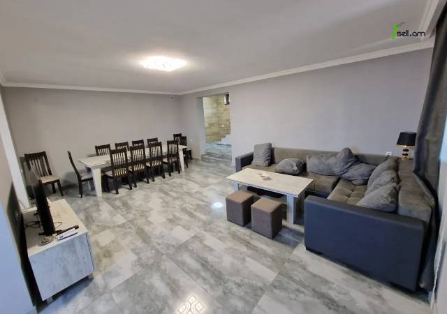 Երկու հարկանի քարե տուն Հաղթանակի փողոցում Ձորաղբյուրում, 500 ք.մ., 3+ սանհանգույց, եվրովերանորոգված