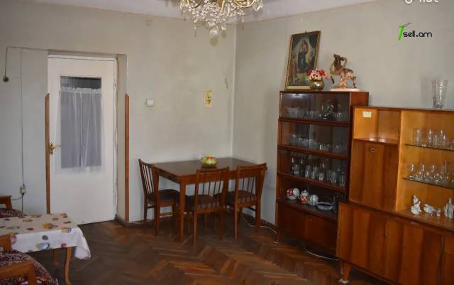 5 սենյականոց բնակարան Վահրամ Փափազյան փողոցում, 85 քմ, 2/5 հարկ, 2 սանհանգույց, քարե շենք