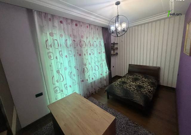 Երկու հարկանի քարե տուն Նվեր Սաֆարյան փողոցում Ավանում, 167 քմ, 3+ սանհանգույց