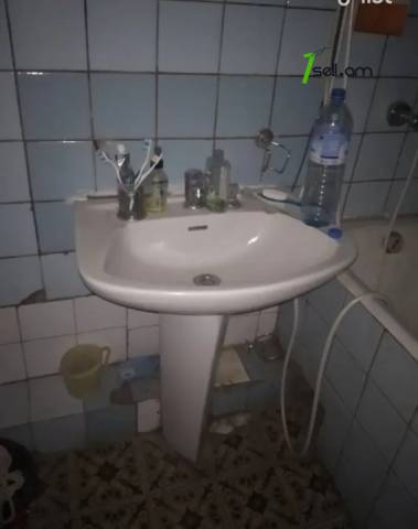 3 սենյականոց բնակարան Աշոտ Հովհաննիսյանի փողոցում, 78 ք.մ., 3/5 հարկ, բարձր առաստաղներ