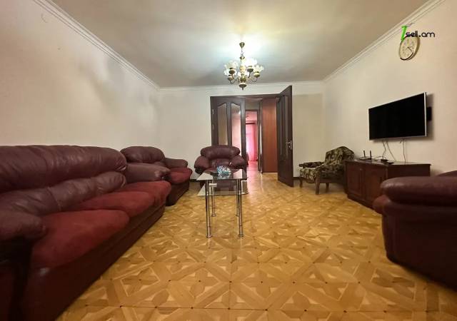 3 սենյականոց բնակարան Մոսկովյան փողոցում, 93 ք.մ., 2 սանհանգույց, նախավերջին հարկ