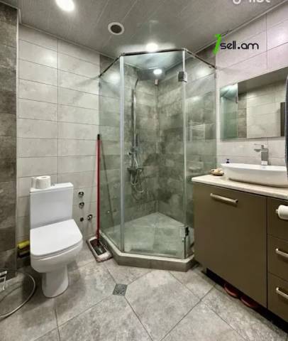 4 սենյականոց բնակարան Կոմիտասի պողոտայում, 88 քմ, նախավերջին հարկ, բարձր առաստաղներ