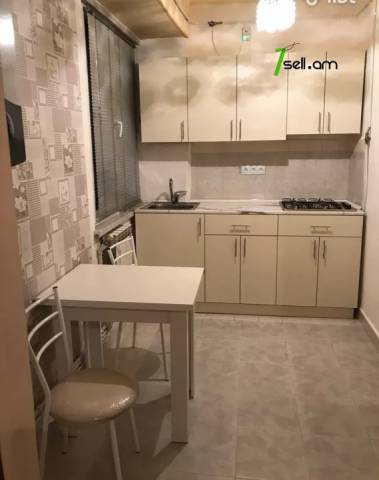 2 սենյականոց բնակարան Նիկողայոս Ադոնցի փողոցում, 44 քմ, 2/9 հարկ, կապիտալ վերանորոգված