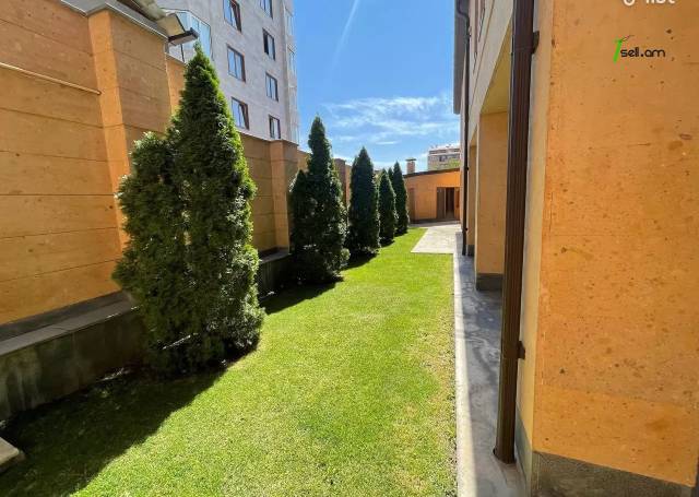 Երեք հարկանի տուն Արաբկիր 51-րդ փողոցում Արաբկիրում, 580 ք.մ., 3+ սանհանգույց