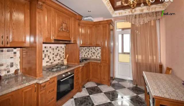 3 սենյականոց բնակարան նորակառույց շենքում Վիկտոր Համբարձումյան փողոցում, 120 ք.մ., 2 սանհանգույց