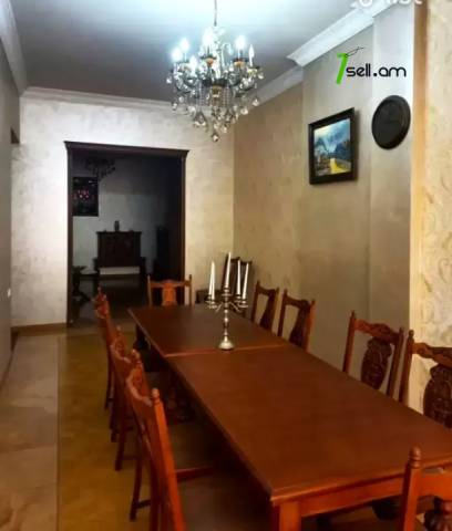 5 սենյականոց բնակարան կենտրոնում, 120 ք.մ., 2 սանհանգույց, բարձր առաստաղներ, 2/5 հարկ