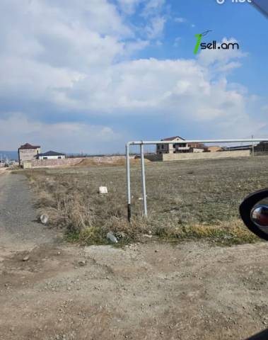 Հողատարածք բնակելի շինությունների համար Եղվարդում, 480 ք.մ.