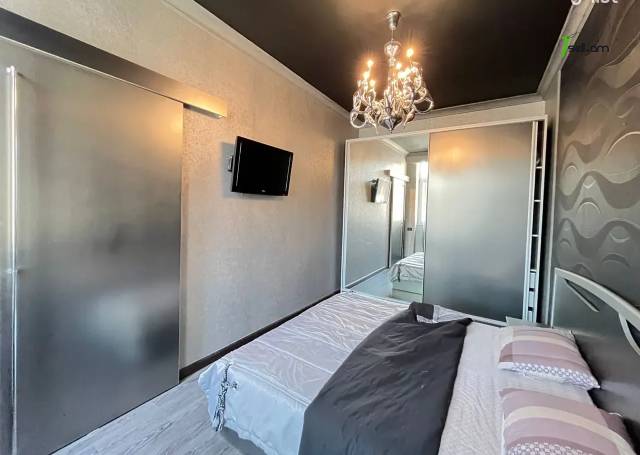 2 սենյականոց բնակարան նորակառույց շենքում Ռոստոմի փողոցում, 70 ք.մ., բարձր առաստաղներ, 6/14 հարկ