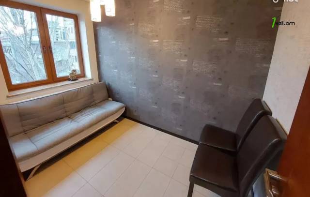 6 սենյականոց բնակարան Հանրապետության փողոցում, 230 ք.մ., նախավերջին հարկ, 3+ սանհանգույց