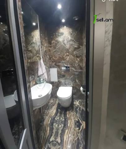 3 սենյականոց բնակարան Պարույր Սևակի փողոցում, 84 ք.մ., 2 սանհանգույց, եվրովերանորոգված, քարե շենք