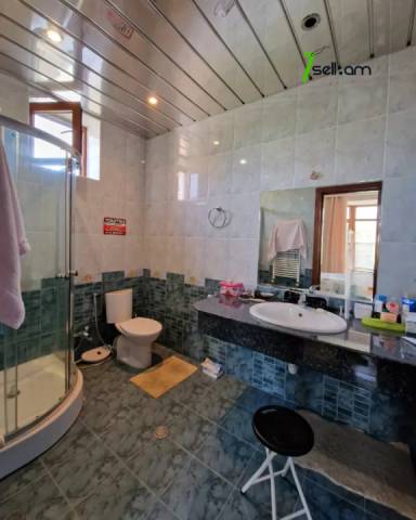 Երկու հարկանի քարե տուն Նոր Նորքում, 1000 ք.մ., 3+ սանհանգույց, կապիտալ վերանորոգված