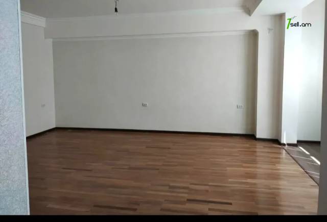 1 սենյականոց բնակարան Նար-Դոսի փողոցում, 40 ք.մ., նախավերջին հարկ, կապիտալ վերանորոգված