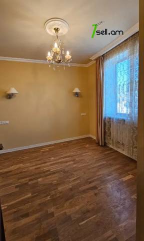 Չորս հարկանի քարե տուն Սիլիկյան 4-րդ փողոցում Աջափնյակում, 2480 ք.մ., 3+ սանհանգույց, մեծ հողամաս