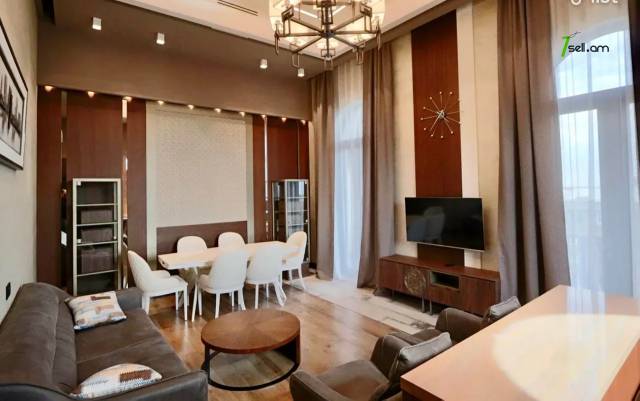 2 սենյականոց բնակարան, Komitas Ave, 66 ք.մ., բարձր առաստաղներ, կապիտալ վերանորոգված, քարե շենք