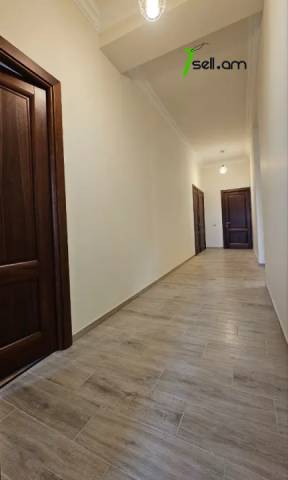 Գրասենյակային տարածք Այգեստանի 10րդ փողոցում կենտրոնում, 220 ք.մ.