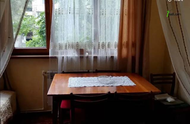 3 սենյականոց բնակարան Մոլդովական փողոցում, 67 քմ, 1/5 հարկ, կոսմետիկ վերանորոգում, քարե շենք