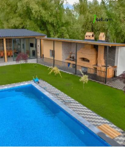 Բազմաֆունկցիոնալ գույք 3-րդ փողոցում Ակունքում, 160 քմ