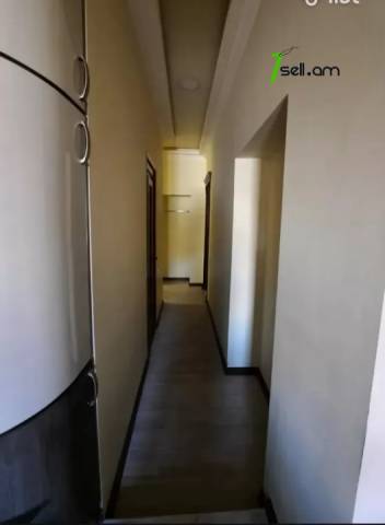 4 սենյականոց բնակարան կենտրոնում, 82 ք.մ., 2 սանհանգույց, բարձր առաստաղներ, կապիտալ վերանորոգված