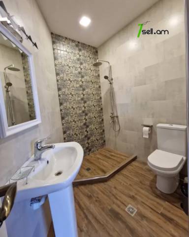 3 սենյականոց բնակարան նորակառույց շենքում Տերյան փողոցում, 130 ք.մ., 2 սանհանգույց, բարձր առաստաղներ