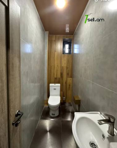 Երկու հարկանի տուն Հատիսի փողոցում Աբովյանում, 210 ք.մ., 3+ սանհանգույց, եվրովերանորոգված