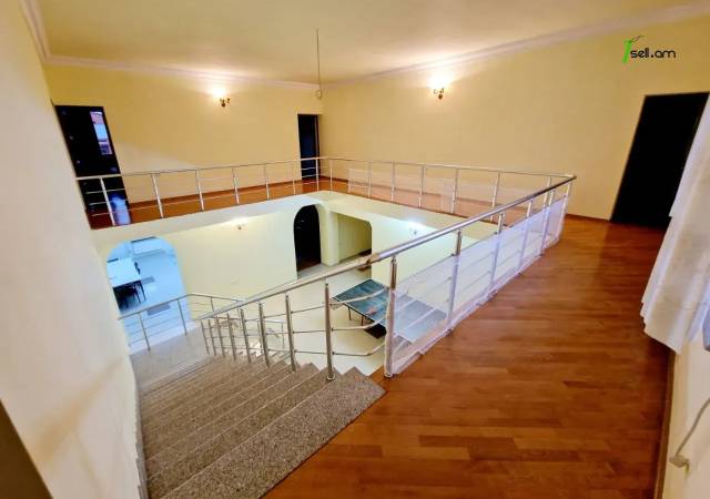 Երկու հարկանի քարե տուն Դավիթ Բեկի փողոցում Էրեբունիում, 1000 քմ, 3+ սանհանգույց