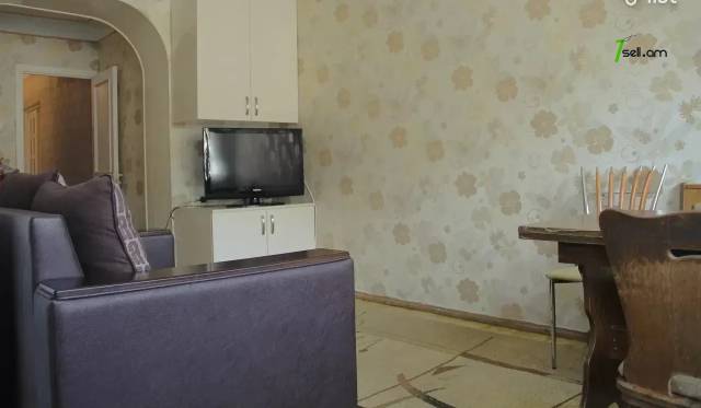 4 սենյականոց բնակարան Դրոյի փողոցում, 91 ք.մ., կապիտալ վերանորոգված, քարե շենք