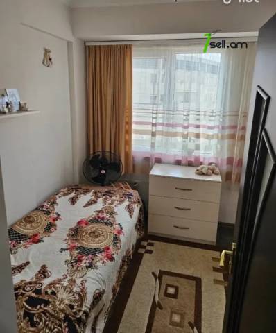 2 սենյականոց բնակարան Խաղաղ Դոնի փողոցում, 40 քմ, կապիտալ վերանորոգված