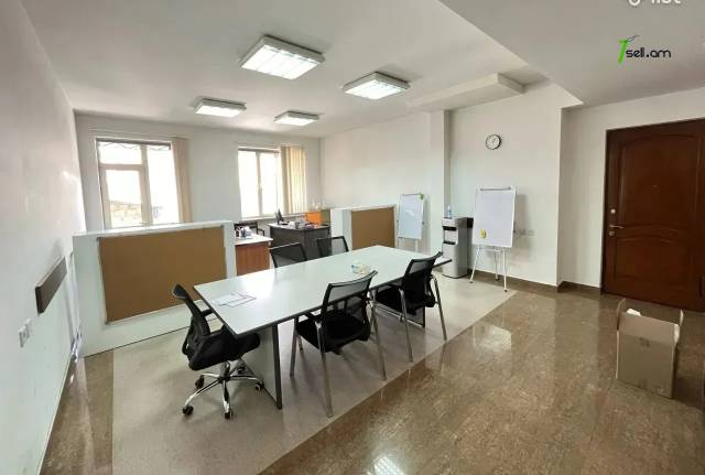 Գրասենյակային տարածք Պարոնյան փողոցում կենտրոնում, 95 ք.մ.