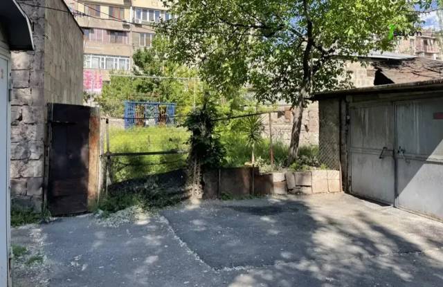 Հողատարածք բնակելի շինությունների համար Արամ Խաչատրյանի փողոցում Արաբկիրում, 442 ք.մ.