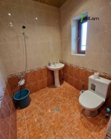 Երկու հարկանի քարե տուն Էրեբունիում, 550 ք.մ., 2 սանհանգույց, եվրովերանորոգված