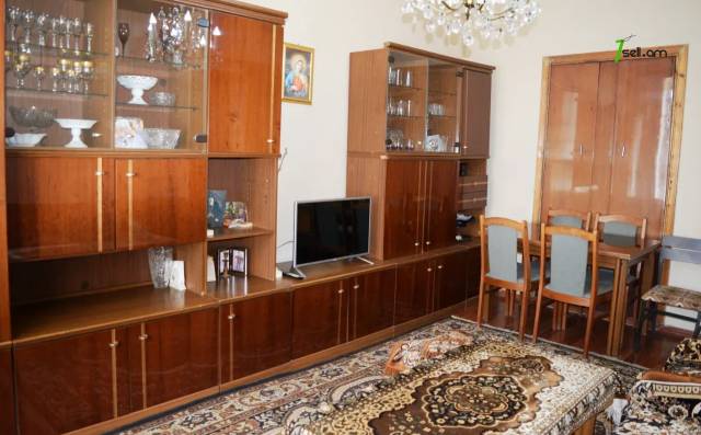 2 սենյականոց բնակարան Սայաթ-Նովա փողոցում, 40 քմ, բարձր առաստաղներ, կոսմետիկ վերանորոգում, քարե շենք