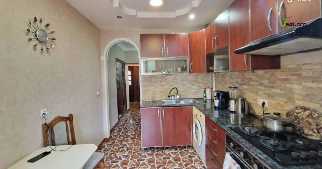 3 սենյականոց բնակարան Աշոտ Հովհաննիսյանի փողոցում, 78 քմ, նախավերջին հարկ, մասնակի վերանորոգում