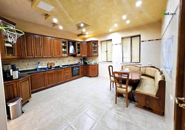 Երեք հարկանի քարե տուն Քեռու փողոցում Արաբկիրում, 1600 ք.մ., 3+ սանհանգույց, կապիտալ վերանորոգված