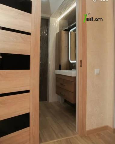 3 սենյականոց բնակարան Մաշտոցի պողոտայում, 100 ք.մ., 2 սանհանգույց, բարձր առաստաղներ, 6/12 հարկ