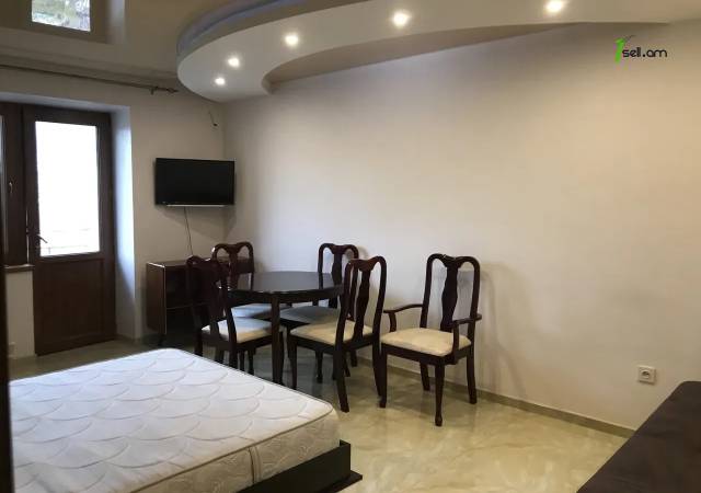 1 սենյականոց բնակարան Կոմիտասի պողոտայում, 32 ք.մ., 3/5 հարկ, կապիտալ վերանորոգված, քարե շենք