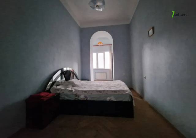 3 սենյականոց բնակարան Մոսկովյան փողոցում, 120 ք.մ., բարձր առաստաղներ, նախավերջին հարկ