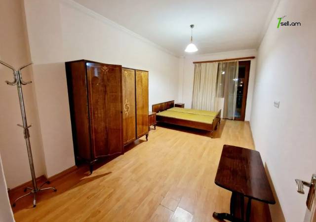 5 սենյականոց բնակարան Սայաթ-Նովայի պողոտայում, 125 քմ, նախավերջին հարկ, կոսմետիկ վերանորոգում