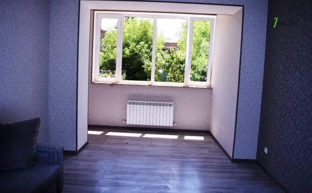 2 սենյականոց բնակարան Շիրակացու փողոցում, 70 քմ, 1/3 հարկ, կապիտալ վերանորոգված, քարե շենք