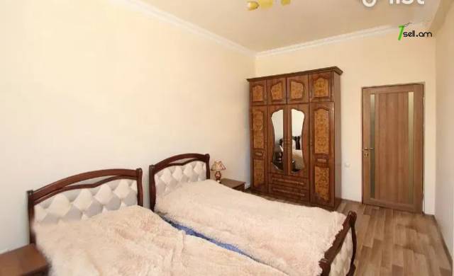 3 սենյականոց բնակարան նորակառույց շենքում Վիկտոր Համբարձումյանի փողոցում, 120 քմ, 3/12 հարկ
