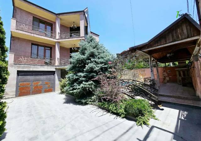 Երեք հարկանի քարե տուն, Նոյ թաղամաս Մալաթիա Սեբաստիայում, 420 ք.մ., 3+ սանհանգույց