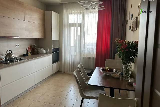 3 սենյականոց բնակարան նորակառույց շենքում Պարույր Սևակի փողոցում, 115 քմ, 7/14 հարկ, 2 սանհանգույց