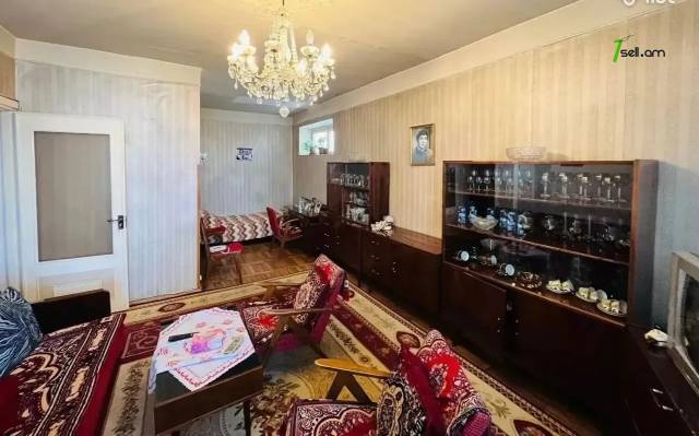 3 սենյականոց բնակարան Բաշինջաղյան փողոցում, 96 ք.մ., մի քանի պատշգամբ, մասնակի վերանորոգում