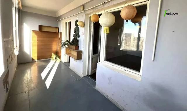 3 սենյականոց բնակարան Կիևյան փողոցում, 78 ք.մ., 2 սանհանգույց, 5/9 հարկ, քարե շենք