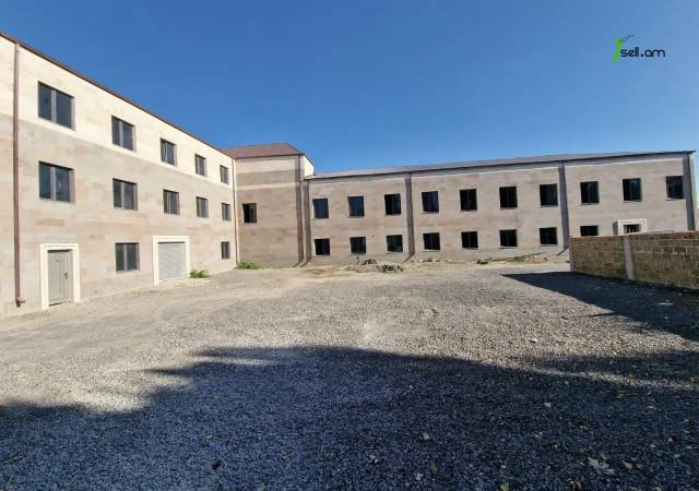 Բազմաֆունկցիոնալ գույք, Թբիլիսյան խճուղի Քանաքեռ Զեյթունում, 2000 ք.մ.