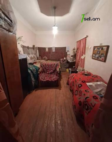 Երկու հարկանի քարե տուն Պարույր Սևակի փողոցում Քանաքեռ Զեյթունում, 320 ք.մ.