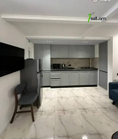 3 սենյականոց բնակարան Գլինկայի փողոցում, 67 քմ, 1/3 հարկ, եվրովերանորոգված, քարե շենք