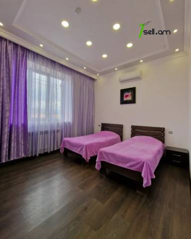 Երեք հարկանի տուն Պարույր Սևակի փողոցում Ավանում, 800 ք.մ., 3+ սանհանգույց, կապիտալ վերանորոգված