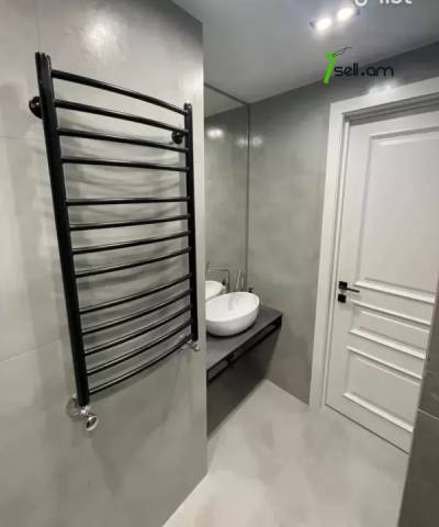 2 սենյականոց բնակարան Եզնիկ Կողբացու փողոցում, 43 ք.մ., դիզայներական ոճով վերանորոգված