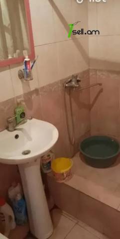 3 սենյականոց բնակարան Շարուրի փողոցում, 78 ք.մ., բարձր առաստաղներ, մի քանի պատշգամբ, քարե շենք