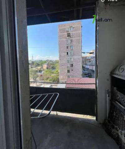 4 սենյականոց բնակարան Գուսան Շերամի փողոցում, 83 ք.մ., մասնակի վերանորոգում, քարե շենք